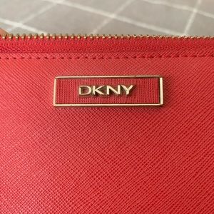 Spacious accordion style wallet